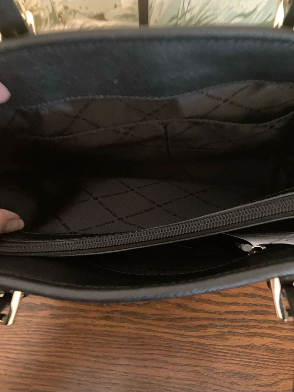 Michael Kors NWT Black Saffiano Leather Frame Jet Set Tote. With new DustBag - Picture 9 of 13